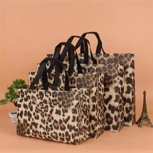 Custom Design Leopard Reusable Tote Shopping Bags Eco Friendly Non Woven Fabric for Candy Packaging Personalized Logo for Gifts