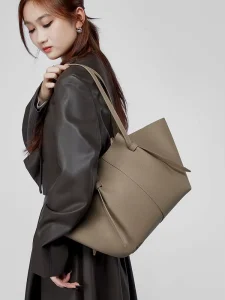 Customized Vintage Genuine Leather Tote Bag, Large Capacity Fashionable Bat Bag, Luxurious Design Single Wing Bag OEM/ODM