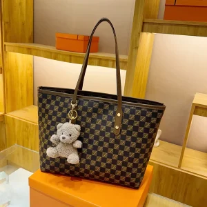 Large Designer Luxury Plaid PU Women’s Tote Bag with Zipper Closure and Polyester Lining for Daily Use