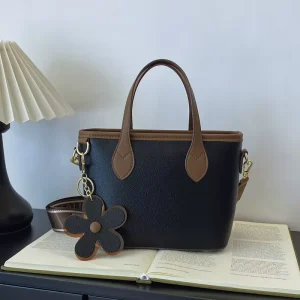 Luxury Designer Unisex Messenger Bag Two Straps Foldable Zipper Closure Travel Fashion