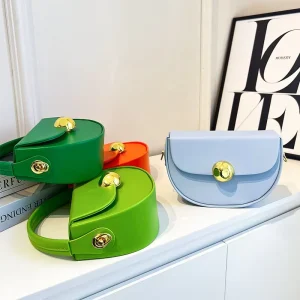 New Fashionable Hard Shell Women’s Bag with Chains Cover Closure Single Shoulder Crossbody Mini Handbag for Cross Border Trade