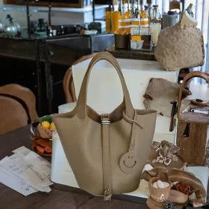 Women’s Casual Vintage Style Handbag for Autumn Winter Fashionable Niche Design Shoulder Bag with Two Handles/Straps