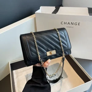 Women’s Solid Color Diamond Inspired Large Capacity Chain Decorated Shoulder Bag for Commuting