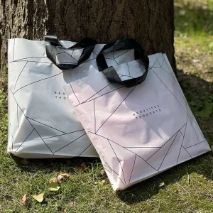 Boutique Store Packaging Customizable Cosmetic T Shirt Packaging Plastic Bag with Soft Loop Handle