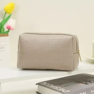 Crocodile Pattern Zipper Convenient Hand-Held Women’s Cosmetic Bag For Outing Business Trip Large Capacity Waterproof PU