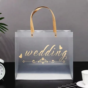 Custom Transparent Frosted PP Gift Bags with Wooden Handle Clear Reusable Shopping Bags for Gift Packaging with Custom Logo