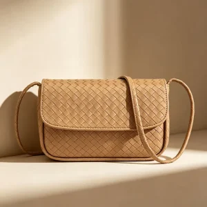 Factory Customizing High Quality Crossbody Bags Fashion Hand Woven Small Square Bags Niche Women Shoulder Bags Woven Purses