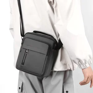 Fashion Square Waterproof Polyester Messenger Bag with Letter Holder Custom Logo Men’s Outdoor Casual Crossbody Bag