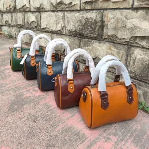 Genuine Leather Women’s Handmade Vintage Messenger Bag with Chains Winter Mini Boston Style Vegetable Tanned Handbag