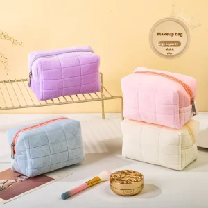 High End Simple Plush Fluffy Makeup Bag Zipper Closure Large Capacity Convenient High Value Plaid Toiletry Storage Cosmetic Bag