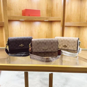 High-quality PU Material Messenger Bag. Fashionable Lady’s Style square Bag. Designed with Geometric Patterns.743