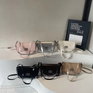 Korean Version Niche High Aesthetic Retro Small Square Shoulder Bag Women’s Crossbody Bag Chain Handbags Zipper Closure