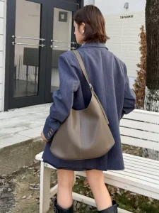 Large capacity Genuine Leather Bucket Bag with Single Strap and Zip Closure New Korean Trendy Women’s High end Shoulder Bag