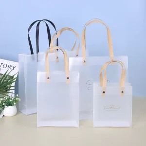 MU Golden Logo Bulk Transparent PP Shopping Bags Bamboo Handles Clear Gift Bags for Supermarket Exhibition Use Carton Packed