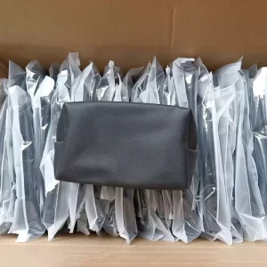 Manufacturer for Makeup Organizer Practical Portable Cosmetic Travel Bag Zipper Closure Custom Logo Candy for Women