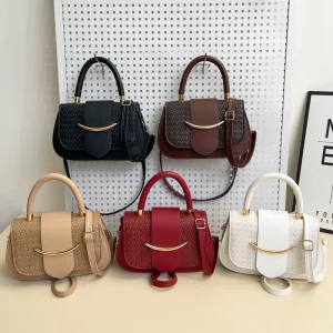 New Niche Fashion Women’s Winter Bag Trendy Shoulder Bag Underarm High Value Versatile Casual Middle Square Crossbody