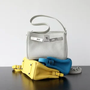 Niche Light Luxury High End First Layer Cowhide for Underarm Bag Retro Lock Genuine Leather Hand Carry Crossbody Bag Two