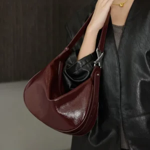 ODM OEM Custom Manufacturer Genuine Cowhide Leather Solid Color Crossbody Oil Wax Pillow Bags and Women’s Shoulder Bag
