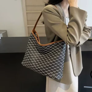 Women’s Designer Brand Crossbody Bag Fashionable and Classic Logo with Zipper Closure