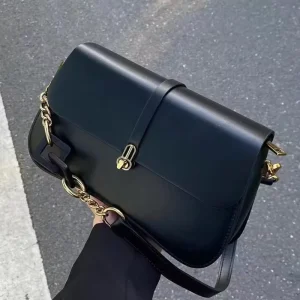 Women’s PU Textured Water Resistant Shoulder Messenger Bag Chain Underarm Saddle Fashionable Light Luxury