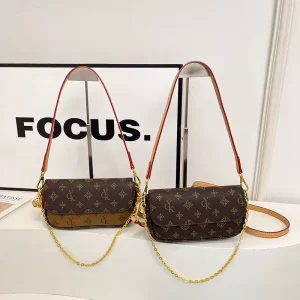 Women’s Style Square Messenger Bag Made of PU Material with Chain Decoration 6043-1